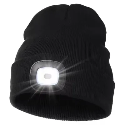 Черна шапка с вграден LED фенер и USB зареждане